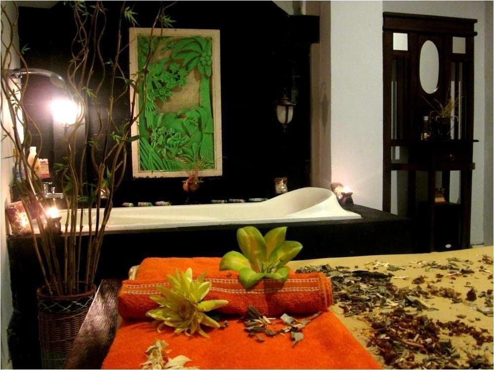 Tjokro Hotel Klaten Exteriör bild