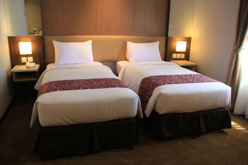 Tjokro Hotel Klaten Exteriör bild