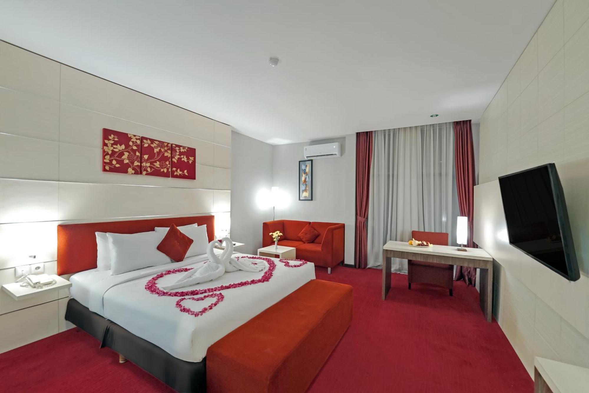 Tjokro Hotel Klaten Exteriör bild